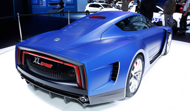 軽油1リットルで100km以上を走るPHEVの“リッターカー”「XL1」をベースに、ドゥカティのエンジンを搭載しスポーツ仕様に仕上げた「XL スポーツ」