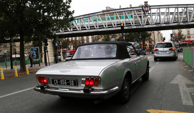 Peugeot 504 Cabriolet｜プジョー 504 カブリオレセーヌ左岸、メトロ6号線の鉄橋をくぐる。