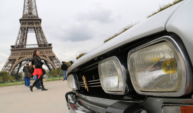 504カブリオレ初期型の特徴である角形4灯ライト。後期型は横長の2灯になる。