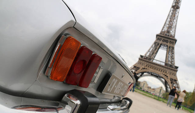 今日のプジョーにモティーフとして使われている3連テールランプは、504クーペ／カブリオレが発祥。