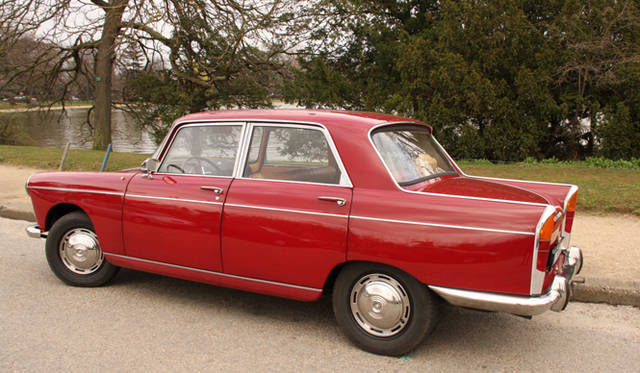 プジョー 404 ベルリーヌ。保守志向のフランス人から愛された質実剛健なスタイル。