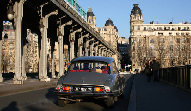 ディディエ氏のDS21。パリの高級住宅街パッシィ付近で。