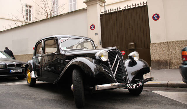 かつてシトロエンの研究所があったパリ15区にて。