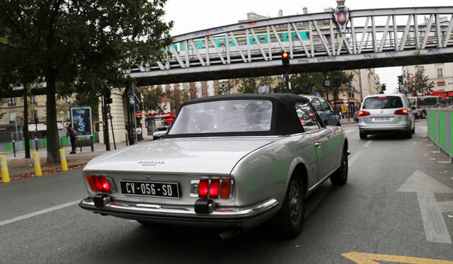 セーヌ左岸、メトロ6号線の鉄橋をくぐる。