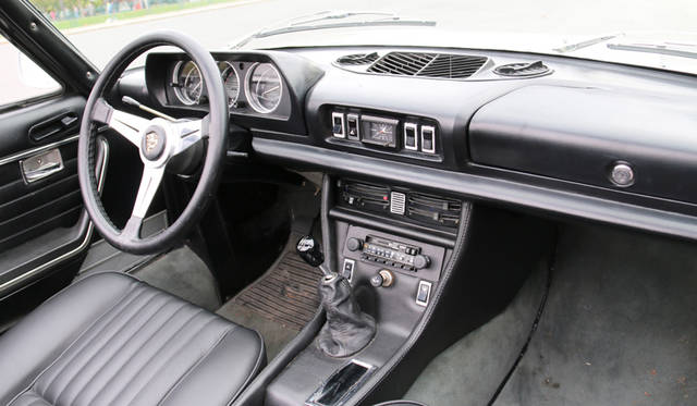 プジョー504カブリオレのダッシュボード。