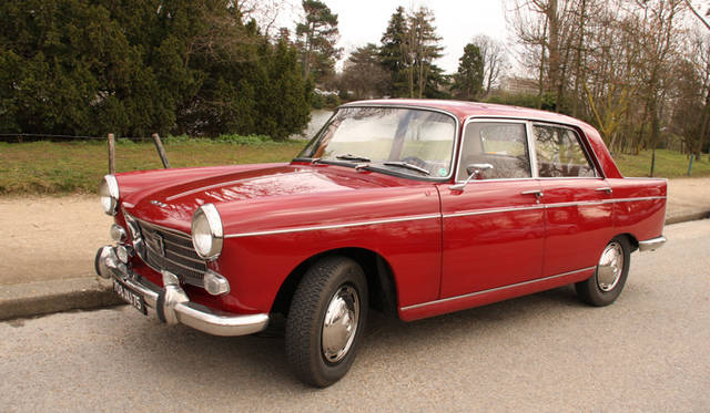 プジョー 404ベルリーヌ。保守志向のフランス人から愛された質実剛健なスタイル。