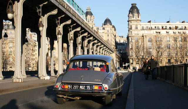 ディディエ氏のDS21。パリの高級住宅街パッシィ付近で。