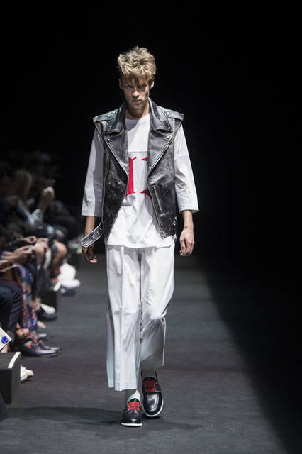 <strong>FACETASM｜ファセッタズム</strong><br />「ミラノ メンズ コレクション」2016年春夏コレクション