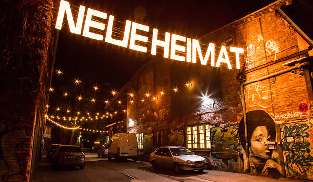 01 <strong>Jazzy Berlin</strong><br>日程|毎週金曜<br>時間|22:00〜翌2:00<br>入場料|2ユーロ<br>会場|Neue Heimat<br>Revaler Straße 99, 10245 Berlin, Germany<br />http://www.neueheimat.com<br />http://www.jazzclubsinberlin.com(Jazzy Berlin)<br /><br>Photographs by TOYODA Hiroshi (Berlin)