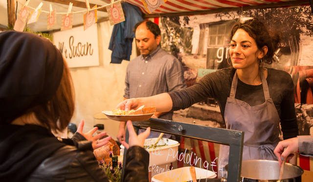 05 <strong>Breakfast Market</strong><br>日程|毎月第3日曜<br>時間|10:00〜20:00<br>入場料|無料<br>会場|Markthalle Neun<br>Eisenbahnstrasse 42-43, 10997 Berlin, Germany<br />http://www.markthalleneun.de<br /><br>Photographs by TOYODA Hiroshi (Berlin)