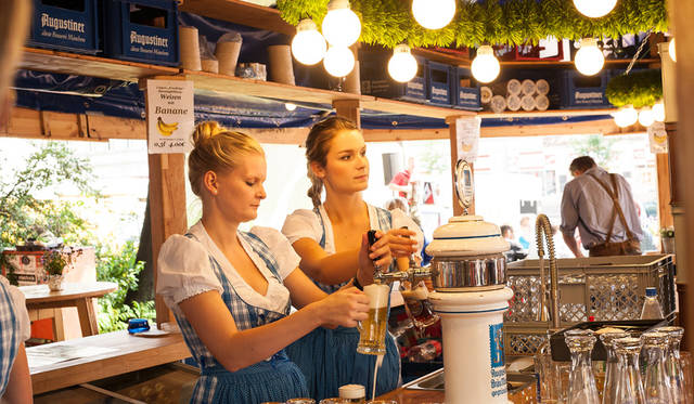 07 <strong>Internationales Berliner Bierfestival</strong><br>日程|8月7日(金)〜9日(日)<br>時間|10:00〜24:00 ※初日のみ、12:00〜<br>入場料|無料 ※ビールジョッキ代、ビール代は別途必要<br>会場|Karl-Marx-Allee<br>10243 Berlin, Germany<br />http://www.bierfestival-berlin.de<br /><br>Photographs by TOYODA Hiroshi (Berlin)