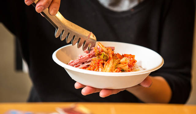 09 <strong>Breakfast Market</strong><br>日程|毎月第3日曜<br>時間|10:00〜20:00<br>入場料|無料<br>会場|Markthalle Neun<br>Eisenbahnstrasse 42-43, 10997 Berlin, Germany<br />http://www.markthalleneun.de<br /><br>Photographs by TOYODA Hiroshi (Berlin)