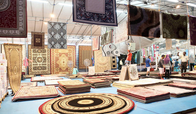 37 <strong>Hari Raya Haji</strong><br>日程|9月24日(木)<br>会場|Geylang Serai、Kampong Glamほか<br />http://www.yoursingapore.com/festivals-events-singapore/cultural-festivals/hari-raya-haji.html<br /><br>Photographs by HARA Takao (Singapore)<br><br>※写真は「ハリ・ラヤ・アイディルフィトリ」の夜店の様子