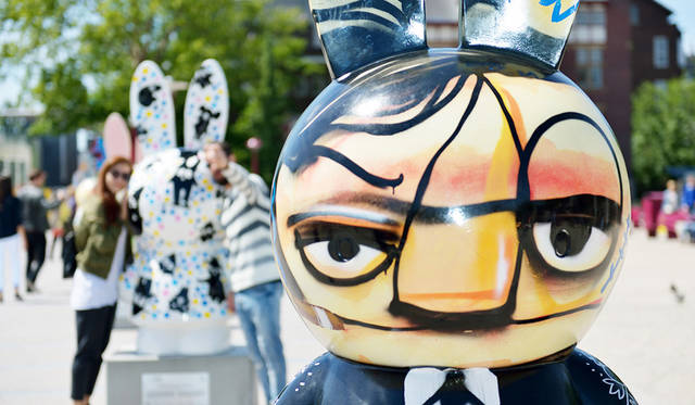 19 <strong>Miffy Art Parade</strong><br>日程|5月1日(金)〜9月30日(水)<br>入場料|無料<br>会場|Museumplein Square、Hortus Botanicus Amsterdam、Rijksmuseum、Van Gogh Museum、Conservatorium Hotelほか<br />http://www.miffy60-exhibition.jp/art-parade/<br /><br>Photographs by YUI Kiyomi (Amsterdam)