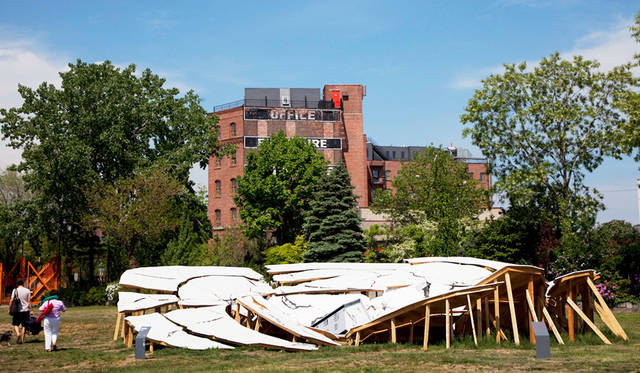 29 <strong>Summer Exhibitions at Socrates Sculpture Park</strong><br>日程|5月17日(日)〜8月30日(日)<br>時間|10:00〜日没<br>入場料|無料<br>会場|Socrates Sculpture Park<br />32-01 Vernon Boulevard, Long Island City, NY 11106, United States<br />http://socratessculpturepark.org<br /><br>Photographs by YANAGAWA Shino (New York)