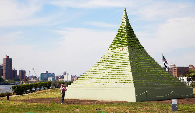 30 <strong>Summer Exhibitions at Socrates Sculpture Park</strong><br>日程|5月17日(日)〜8月30日(日)<br>時間|10:00〜日没<br>入場料|無料<br>会場|Socrates Sculpture Park<br />32-01 Vernon Boulevard, Long Island City, NY 11106, United States<br />http://socratessculpturepark.org<br /><br>Photographs by YANAGAWA Shino (New York)