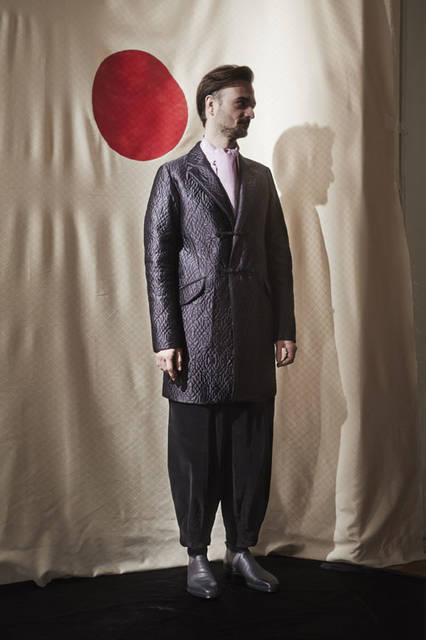 <strong>m’s braque｜エムズ ブラック</strong><br />2015-16年秋冬コレクション　QUILTING COAT 13万9320円、SILK SHIRTS 6万9120円、HARLEM PANTS 3万6720円、CRAVATS 2万5920円
