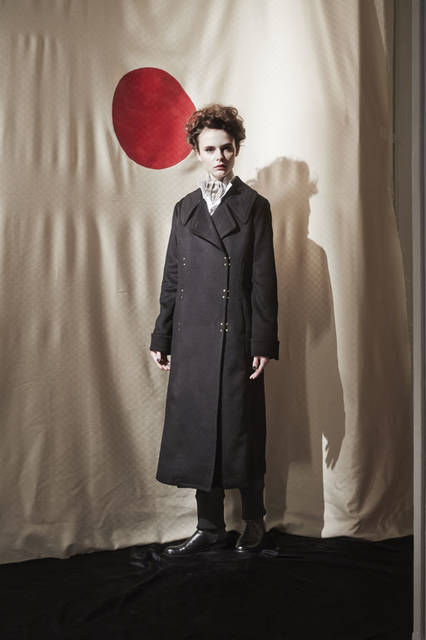 <strong>m’s braque｜エムズ ブラック</strong><br />2015-16年秋冬コレクション　W-BREAST　COAT 14万9040円、WING-COLLAR SHIRTS 4万1040円、SWEAT PANTS 4万4280円、CRAVATS 2万5920円