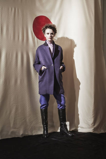 <strong>m’s braque｜エムズ ブラック</strong><br />2015-16年秋冬コレクション　CHESTER COAT 9万9360円、SILK SHIRTS 6万9120円、SWEAT PANTS 3万8880円、CRAVATS 2万5920円