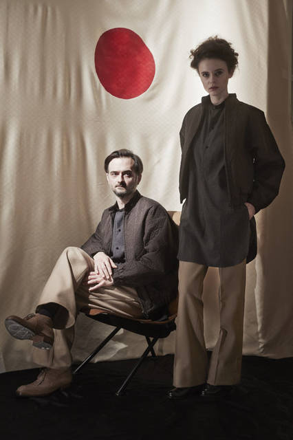 <strong>m’s braque｜エムズ ブラック</strong><br />2015-16年秋冬コレクション　メンズ／QUILTING BLOUSON 6万9120円、LONG SHIRTS 3万6720円、BAGGY PANTS 3万7800円、ウィメンズ／QUILTING BLOUSON 6万9120円、LONG SHIRTS 3万6720円、BAGGY PANTS 3万9960円