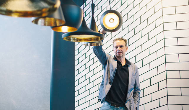 「TOM DIXON SHOP」を訪れたトム・ディクソン氏