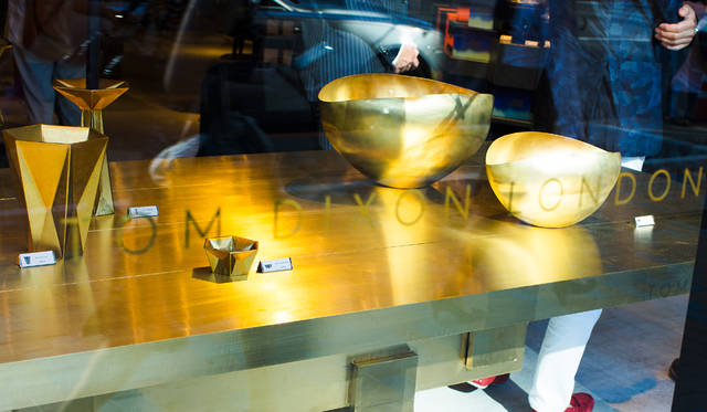 青山通りに面した「TOM DIXON SHOP」。2015年7月、日本初出店を果たした