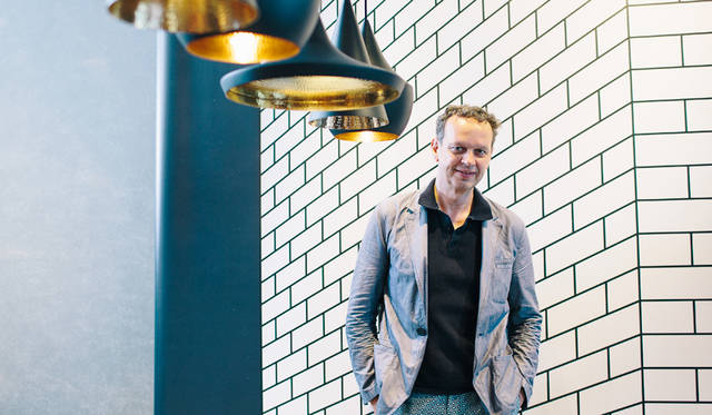 「TOM DIXON SHOP」を訪れたトム・ディクソン氏
