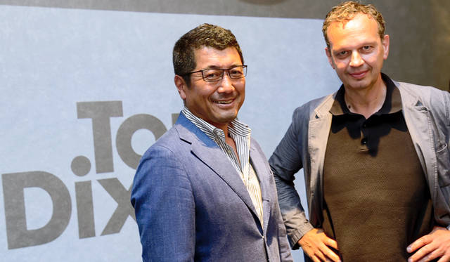 トム・ディクソン氏と旧知のデザイナー、奥山清行氏もオープン前のレセプションに訪れ、「TOM DIXON SHOP」が東京にできたことを喜んでいた