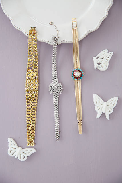 （左）ロレックス／参考商品　（中）オメガムーブ／参考商品　（右）ルシアン・ピカール／1960年代製　14KYG・パール・ルビー・ターコイズ　41万400円