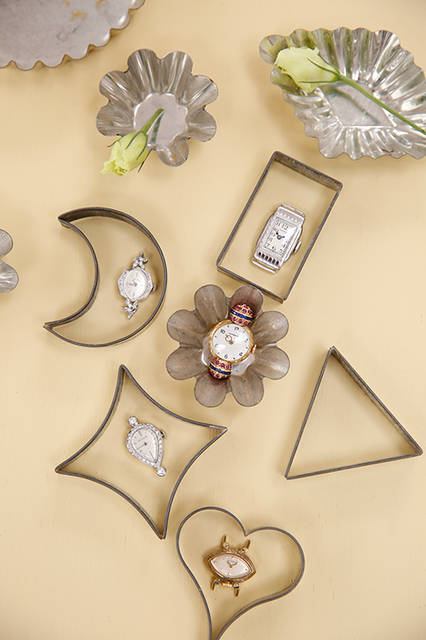 （上から時計まわりに）グリュエン／参考商品、レディーエルジンムーブ／1960年代製　14KWG・ダイヤモンド　17万2800円、ル・クルト／1960年代製　14KWG・ダイヤモンド　41万400円、ル・クルト／1960年代製　14KYG　14万400円、ジュベニア／1950年代製　18KYG・合成ルビー・合成サファイヤ　27万円