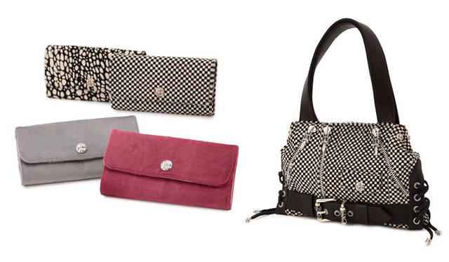 <strong>CHROME HEARTS｜クロムハーツ</strong><br />左／新作ウォレット各26万5680円（カラー：グレー、ピンク、チェッカーフラッグ柄、マーブル柄）、右／新作バッグ66万5280円