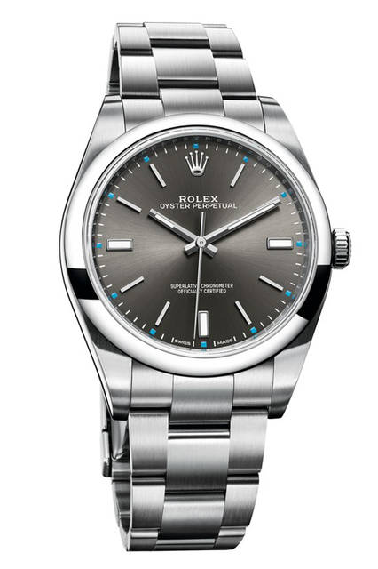 オイスター パーペチュアルは、1926年に発表された世界初の防水腕時計「オイスター」の直系モデル。防水性能は 100 m(330フィート)<br><br><strong>オイスター パーぺチュアル  39</strong><br />ケース｜904Lステンレススチール<br />直径｜39mm<br /> ムーブメント｜自動巻き（Cal.3132）<br />ダイヤル｜ダークロジウム<br />ブレスレット｜904Lステンレススチール<br />防水｜100m<br />価格｜58万3200円<br />