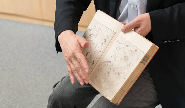 <strong>MITSUKOSHI｜日本橋三越本店</strong><br />浦上満氏は江戸時代の天才絵師・葛飾北斎が「気の向くままに漫然と描いた絵」と呼んだ全15編・約4000図から成り立つ「北斎漫画」の世界一のコレクターとして有名