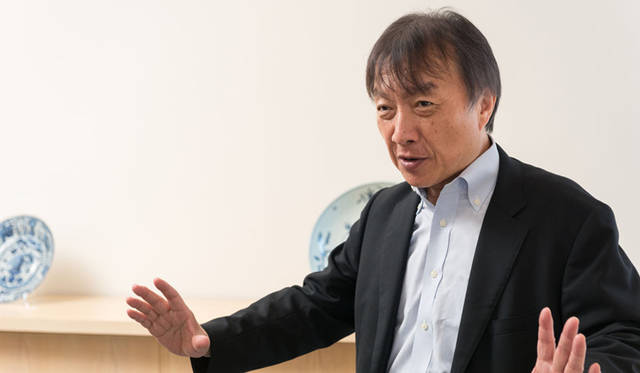 <strong>MITSUKOSHI｜日本橋三越本店</strong><br />浦上満氏は1951年生まれで、大学卒業後、古美術界の老舗「繭山龍泉堂」に入社、5年間の修行後、独立して日本橋3丁目に「浦上蒼穹堂」を構える