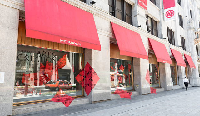 <strong>MITSUKOSHI｜日本橋三越本店</strong><br />日本橋三越ウィンドウ百景「A TIMELESS VISION ―創造のまなざし時を超える―」