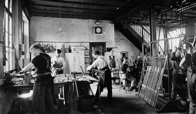1920年頃、ミュンジンゲンにあった窓用金具製造工房