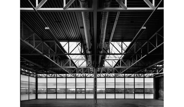 USMのためにフリッツ・ハラーが設計したガラスとスティールで組み上げられた鉄骨モジュラー建築システムの工場