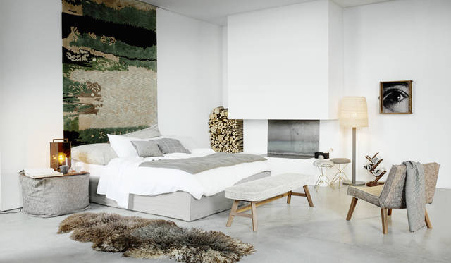 「SOMMIER PLUS」シリーズのクイーンサイズ。31万2000円〜（本体のみ。マットレス、ピロー等別売）