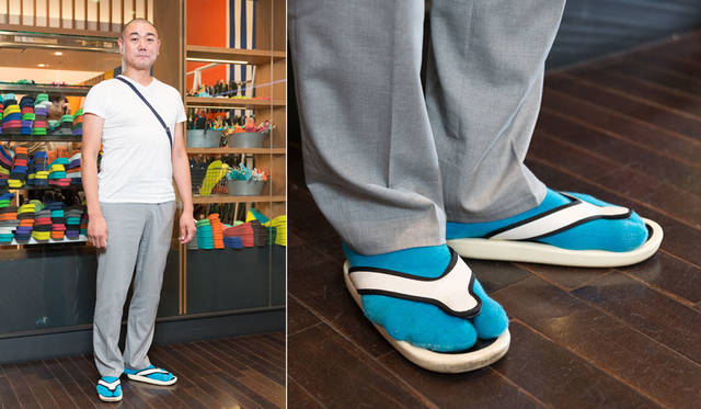 <strong>ISETAN MEN’S｜イセタンメンズ</strong><br />「World Sandal Market」スナップ　内藤誠治さん（京都「ない藤」主人）　「今日はWorld Sandal MarketでのJOJO（ジョジョ）の販売の応援に来ました。履いているのは、試作品の“社長モデル”です。ソックスはジョジョとフィット感抜群のオリジナルで、全部で5色（1944円）展開しています」