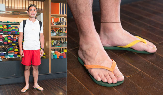<strong>ISETAN MEN’S｜イセタンメンズ</strong><br />「World Sandal Market」スナップ　まさみつさん　「海に行ってきた帰りに、伊勢丹に靴の修理を取りに来ました。3年前に買ったハワイアナスは鼻緒の色が左右ちがって、それが気に入って愛用しています」