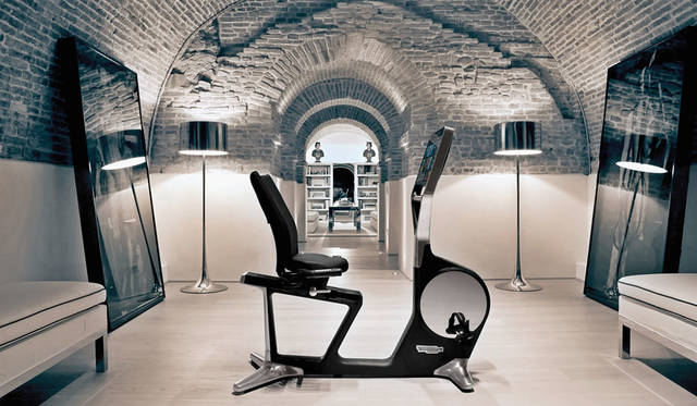<strong>TECHNOGYM｜テクノジム</strong><br />イタリア製高級フィットネスマシン「テクノジム」ポップアップストア　「リクラインパーソナル（RICLINE PERSONAL）」118万8000円