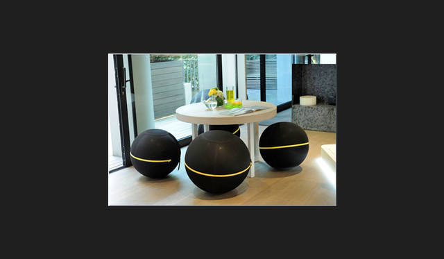 <strong>TECHNOGYM｜テクノジム</strong><br />イタリア製高級フィットネスマシン「テクノジム」ポップアップストア　「ウェルネスボール アクティブシッティング（ACTIVE SITING）」各3万3480円