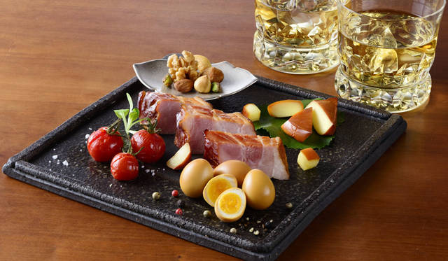 <strong>Panasonic｜パナソニック</strong><br />「スモーク＆ロースター」　燻製メニュー例