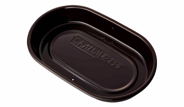 <strong>Panasonic｜パナソニック</strong><br />「スモーク＆ロースター」　くんせい容器には、食材に煙をまとわせつつ、効率的に除煙・脱臭する2箇所の通気用孔を配置