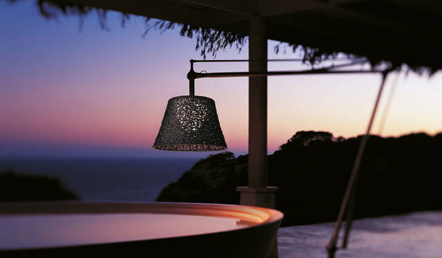 <strong>FLOS｜フロス</strong><br />SUPERARCHIMOON OUTDOOR（Designed by Philippe Starck）