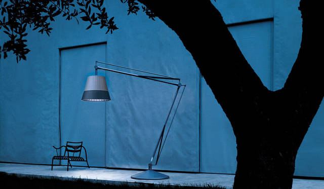 <strong>FLOS｜フロス</strong><br />SUPERARCHIMOON OUTDOOR（Designed by Philippe Starck）