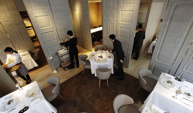 <strong>DOMINIQUE BOUCHET TOKYO｜ドミニク・ブシェ トーキョー</strong><br />メインダイニング