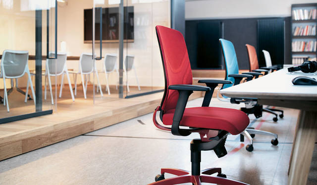 <strong>WILKHAHN｜ウィルクハーン</strong><br />ワーキングチェア「IN（イン）」