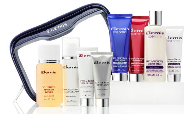 「サマートラベルキット（クリアポーチ付）」1万2960円<br><br>＜スキンケア＞プロラディアンス クレンジングクリーム［30ml］、ジェントルローズ エクスフォリエータ［15ml］、アプリコットローション［50ml］、ハイドラブースト デイクリーム［20ml］<br><br>＜ボディケア＞スキンナリシング シャワークリーム［100ml］、スキンナリシング ボディスクラブ［50ml］、フランジパニモノイ ボディクリーム［50ml］、プロラディアンス ハンド＆ネイルクリーム［20ml］