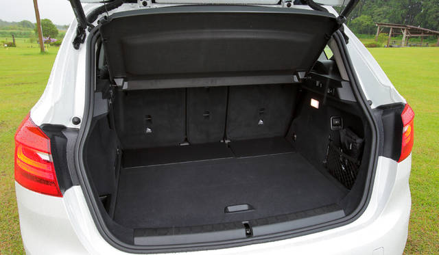 BMW 218d Active Tourer｜ビー・エム・ダブリュー 218d アクティブ ツアラー